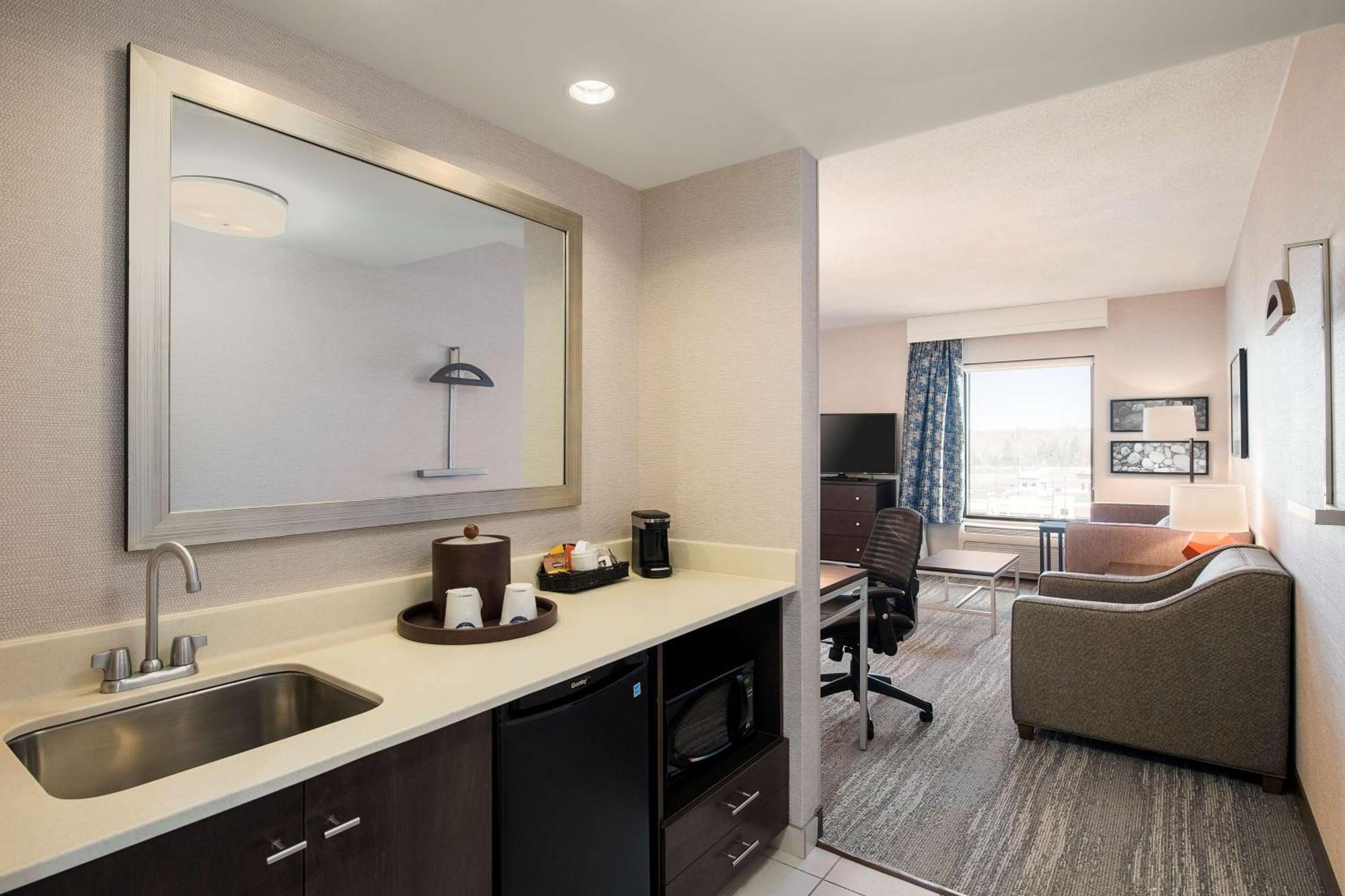 Hampton Inn & Suites By Hilton Dartmouth - Halifax Exterior photo