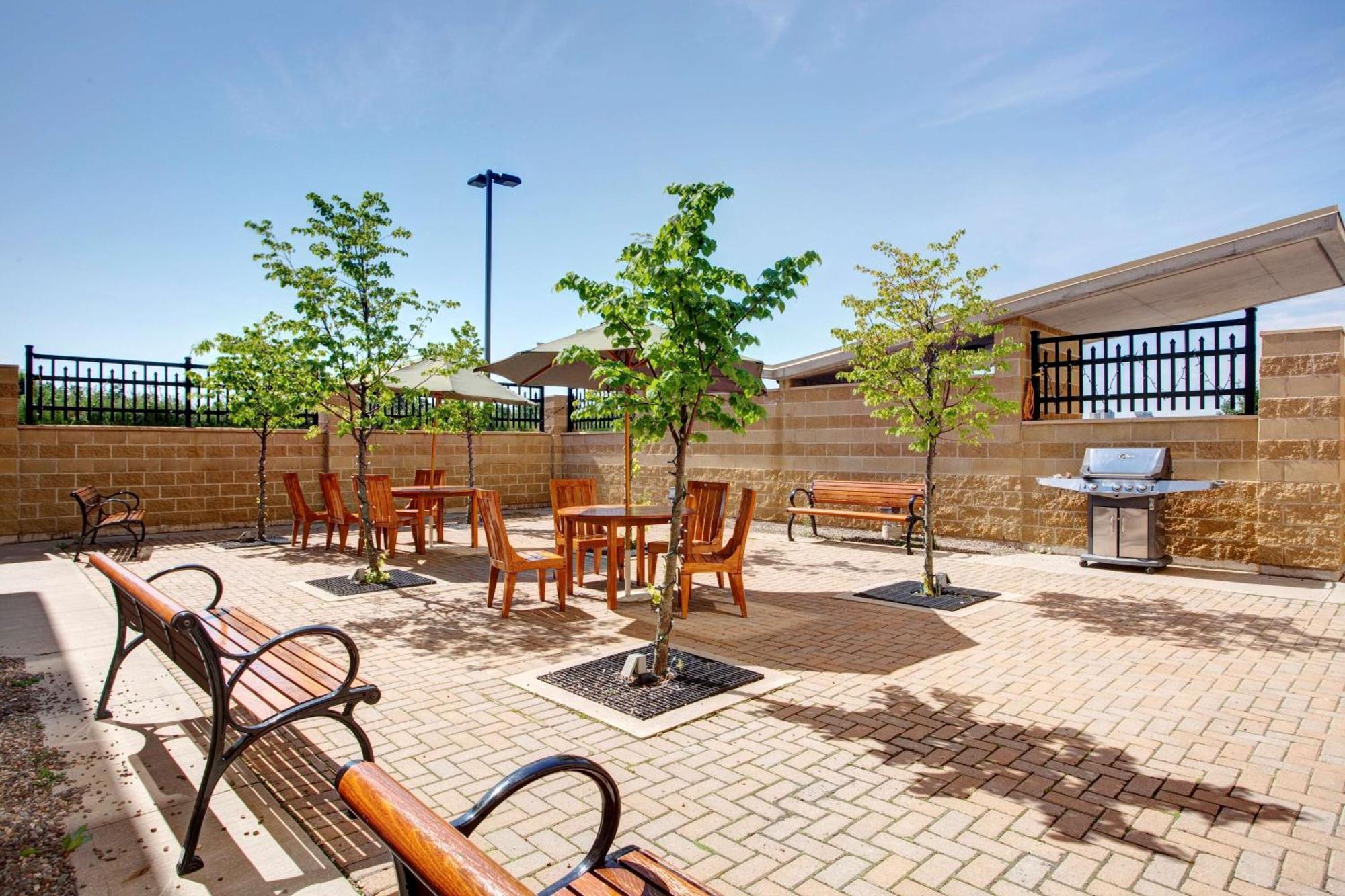 Hampton Inn & Suites By Hilton Dartmouth - Halifax Exterior photo